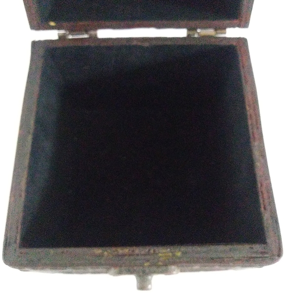 BROWN LIGHTWEIGHT WOOD LOOKING TRINKET BOX - Picture 8 of 10